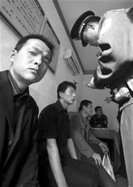 ����ˣ&ldquo;��ǹ&rdquo;80�������˵�(��ͼ)