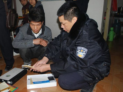 ͼΪִ����Ա�ڲ鴦�ֳ�