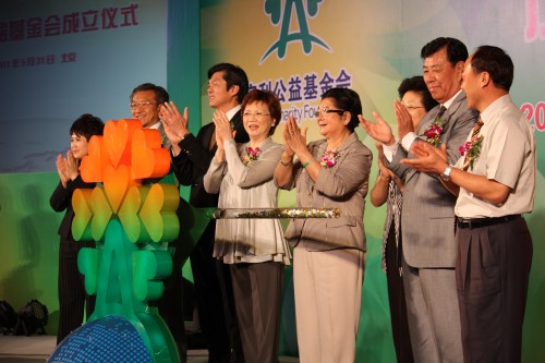 安利公益基金会成立 关爱八千万农民工子女_安