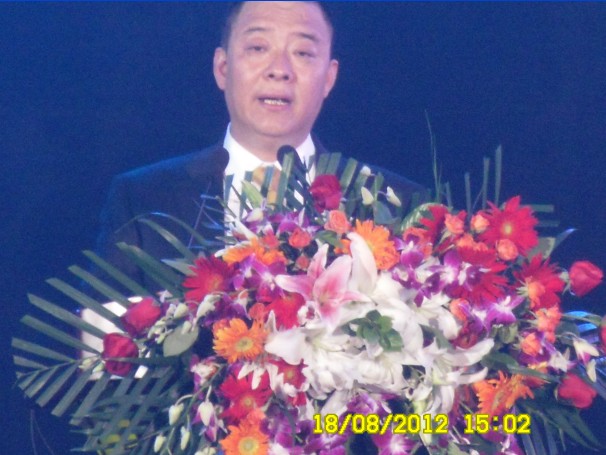 致明德2012新品战略发布暨世纪球王马拉多纳中国慈善盛典在京隆重召开