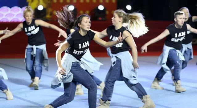 隆力奇果木肌密助阵啦啦操公开赛