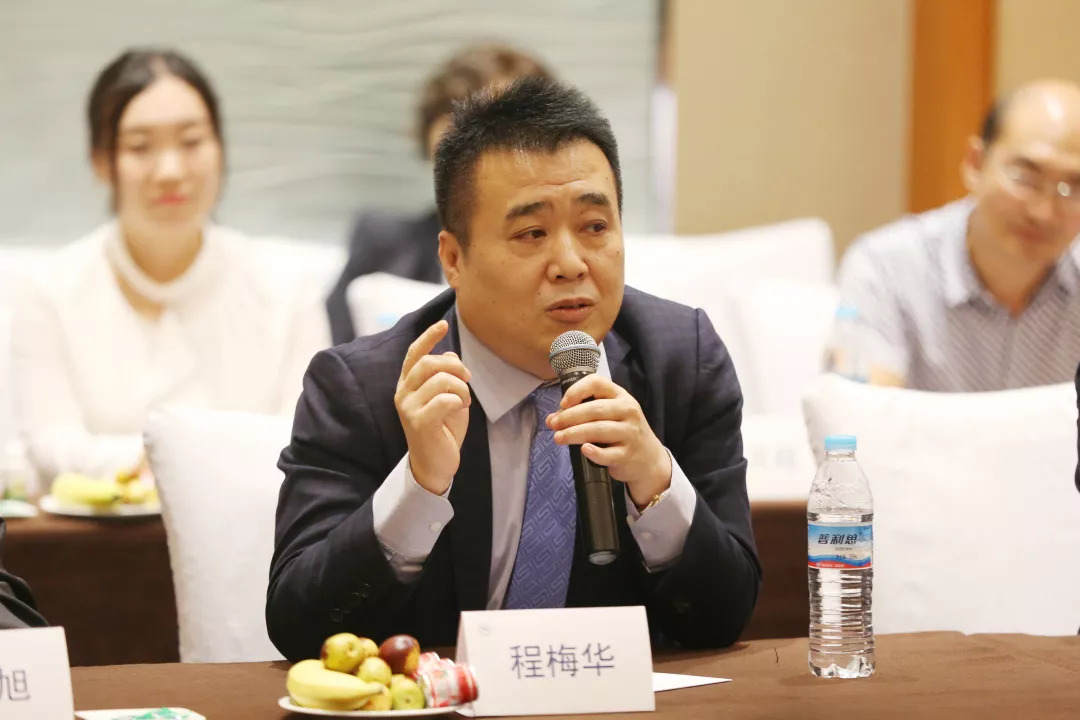 董事长忙吗_在忙吗表情包动图