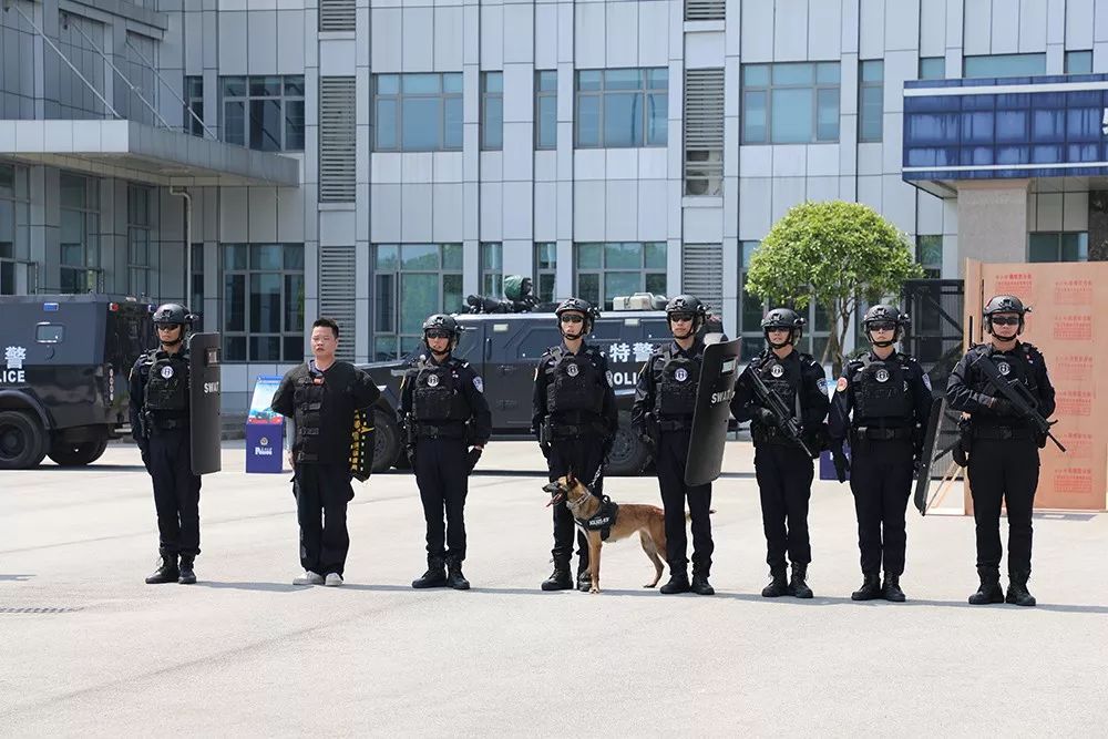 市公安局特邀形象监督员深入特巡警支队,星城快警平台和樊塘特警训练