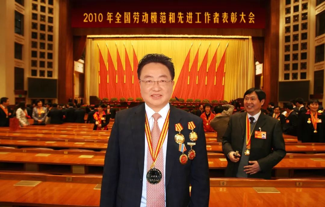 理想科技董事长_理想照耀中国